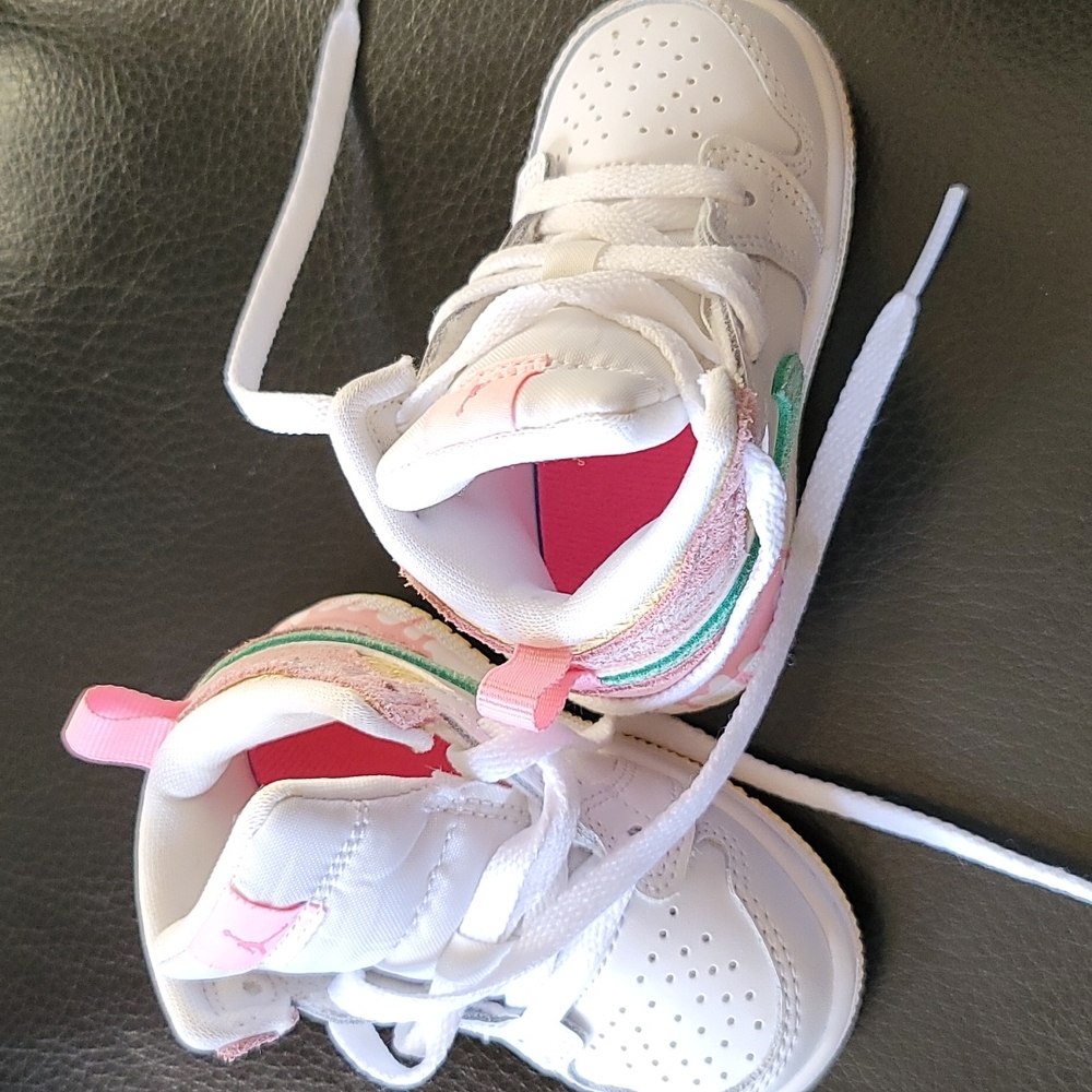 Jordan 1 Mid Paint Drip